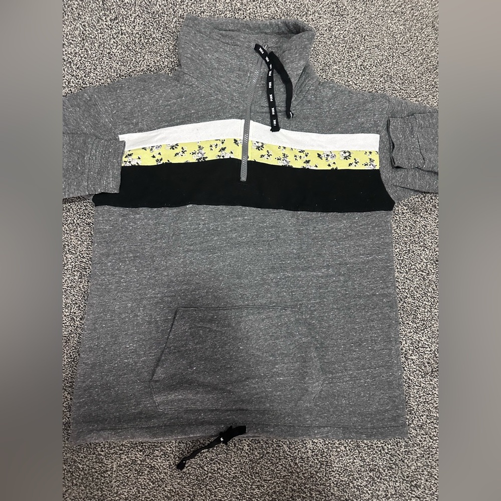 Cozy sweater grey with yellow and floral accent (Brand Pink)